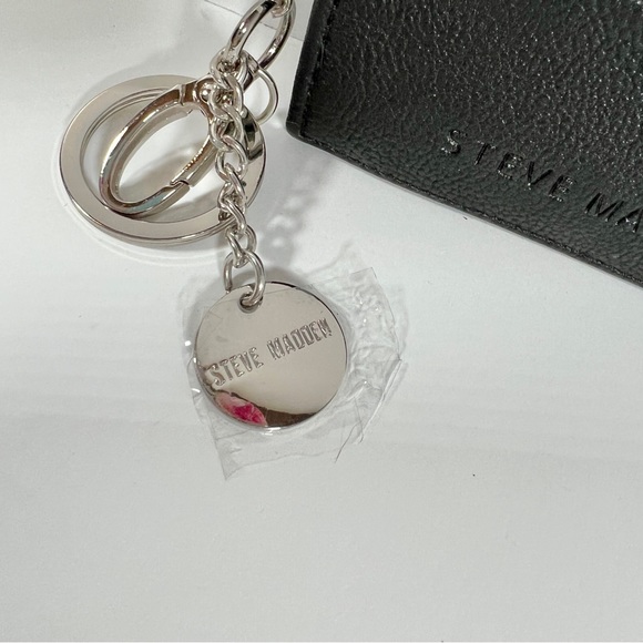 Steve Madden Card Case Wallet - Picture 4 of 4